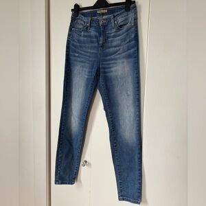 ✨ Guess Vintage Medium Wash Skinny Jeans – Size 29 ✨